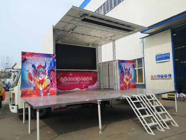 HOWO 116HP 5t Movable Stage Performing Vehicle