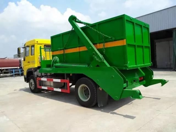 HOWO 4x2 swing arm garbage truck with 10M3 skid loader contatiner