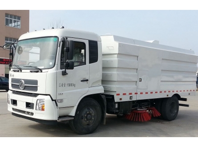 Camion de balayage de route Dongfeng 4x2 12000L