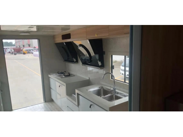 SINOTRUK HOWO advanced customized mobile food truck for film crew