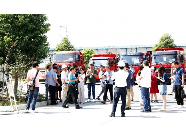 Hundred famous people of Hubei visit Chengli factory