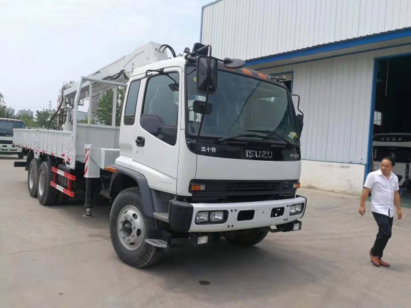 ISUZU FVZ 6X4 truck mounted with 10t telescopic crane
