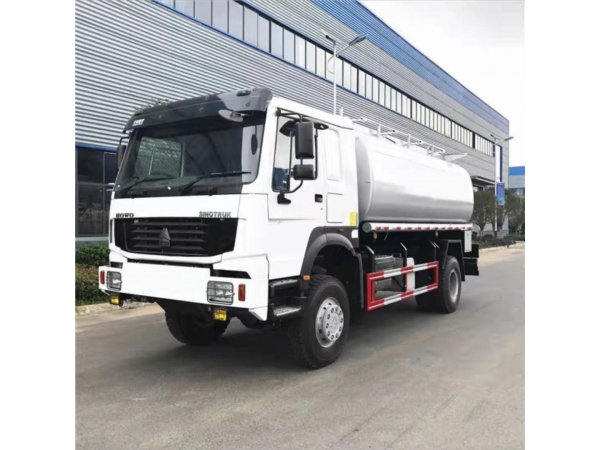 HOWO 4x4 10,000-15,000L off road fuel tank truck
