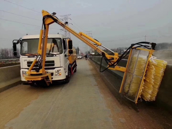 Cleaning vehicle of fence on Highway