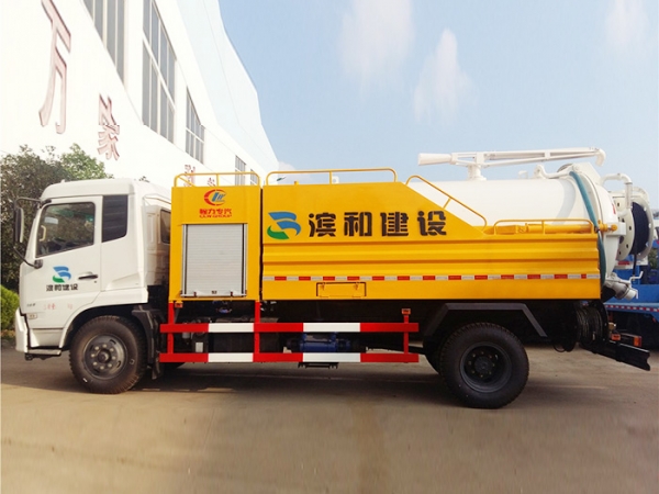 What are the anti-overflow devices on the sewage suction truck?