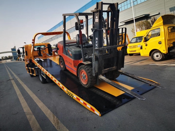 ISUZU 4x2 5t flat bed wrecker vehicle for sale