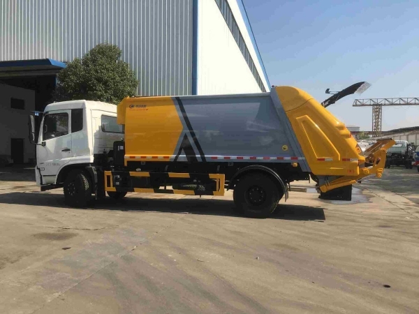 How should the garbage truck be used correctly in summer?