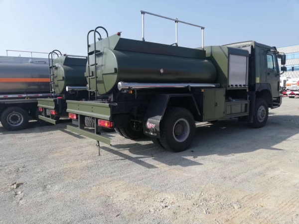 HOWO 8000L aircraft fueler from Chengli factory