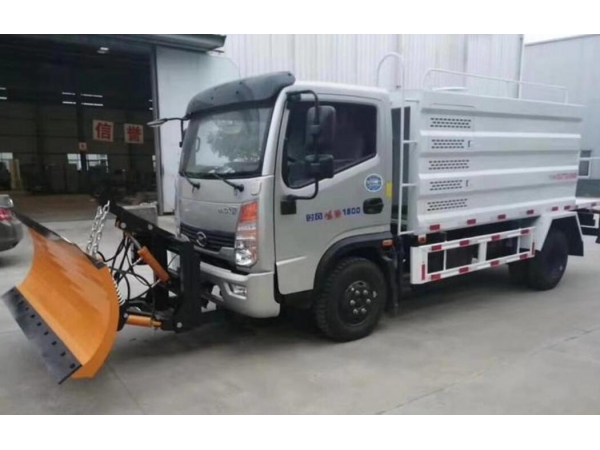 Snow plow installed on special vehicles