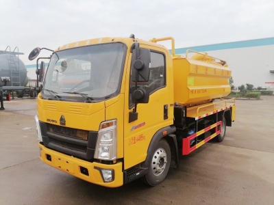 HOWO 5 tons Suction sewage cleaning vehicle